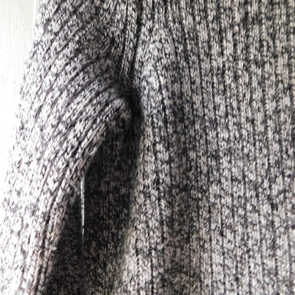 Ribbed High Low Sweater - Picture 4 of 11